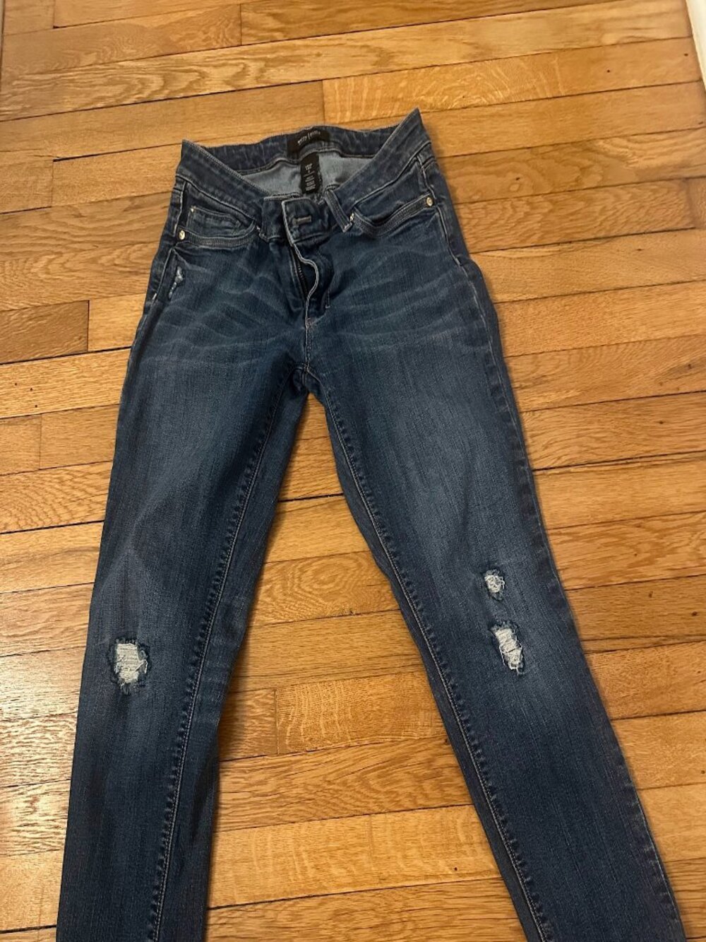 White House Black Market Crop Leg Jeans, size 6